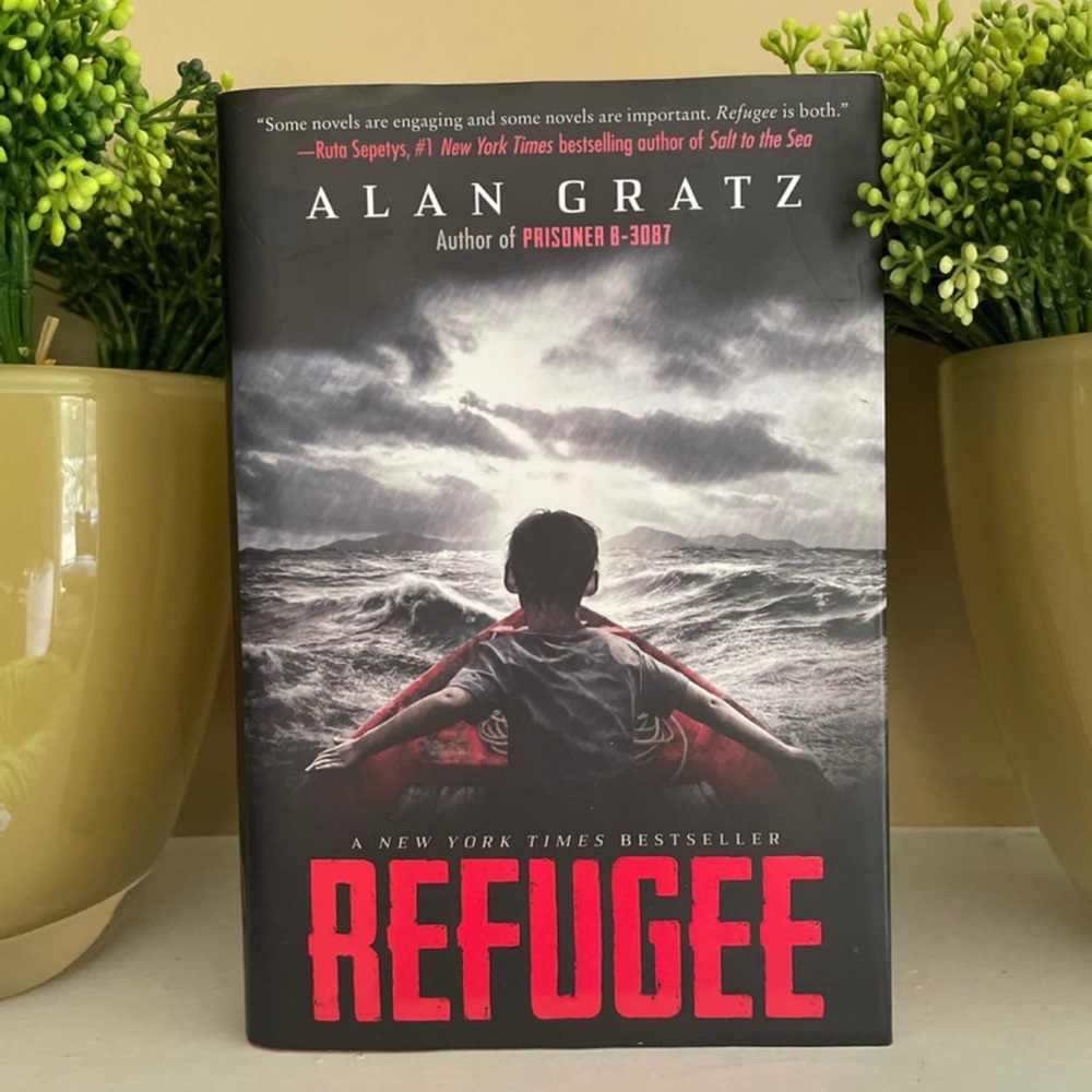 ★ Refugee, by Alan Gratz. Hardcover. NYT Bestseller ★